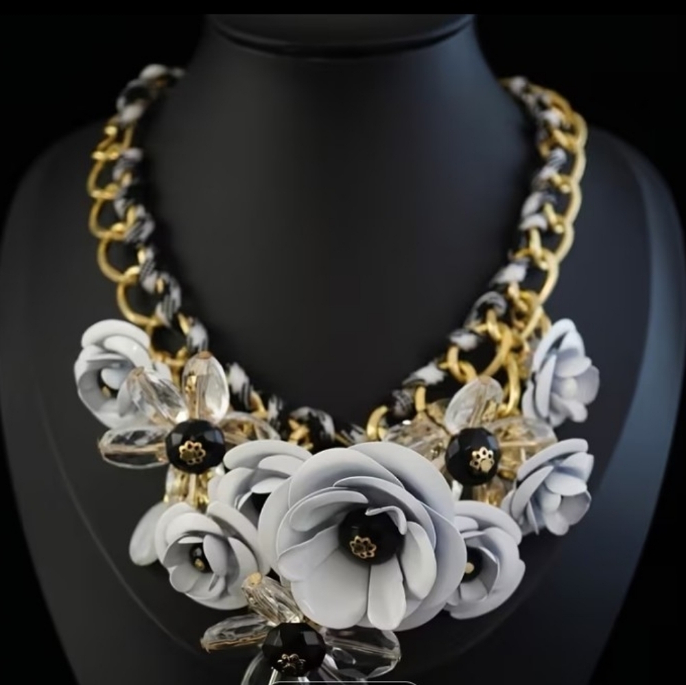 Elegant Floral Necklace with Gold Accents